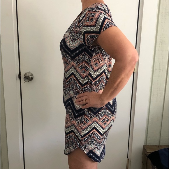 SAUCI patterned T-shirt dress - Picture 2 of 3